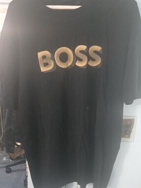 Boss Black Short-Sleeve Tee with Gold Logo Print